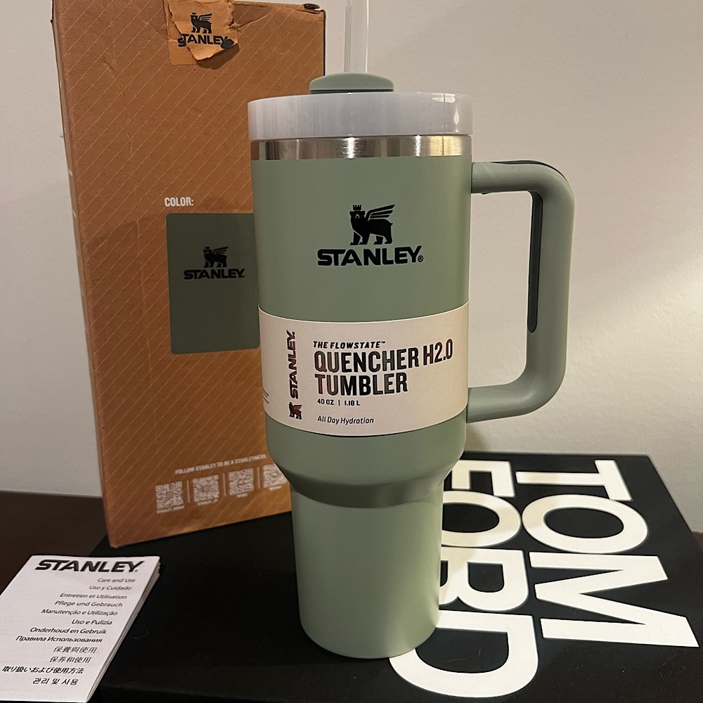 Stanley 40 oz Shale NWT Comes with Box!